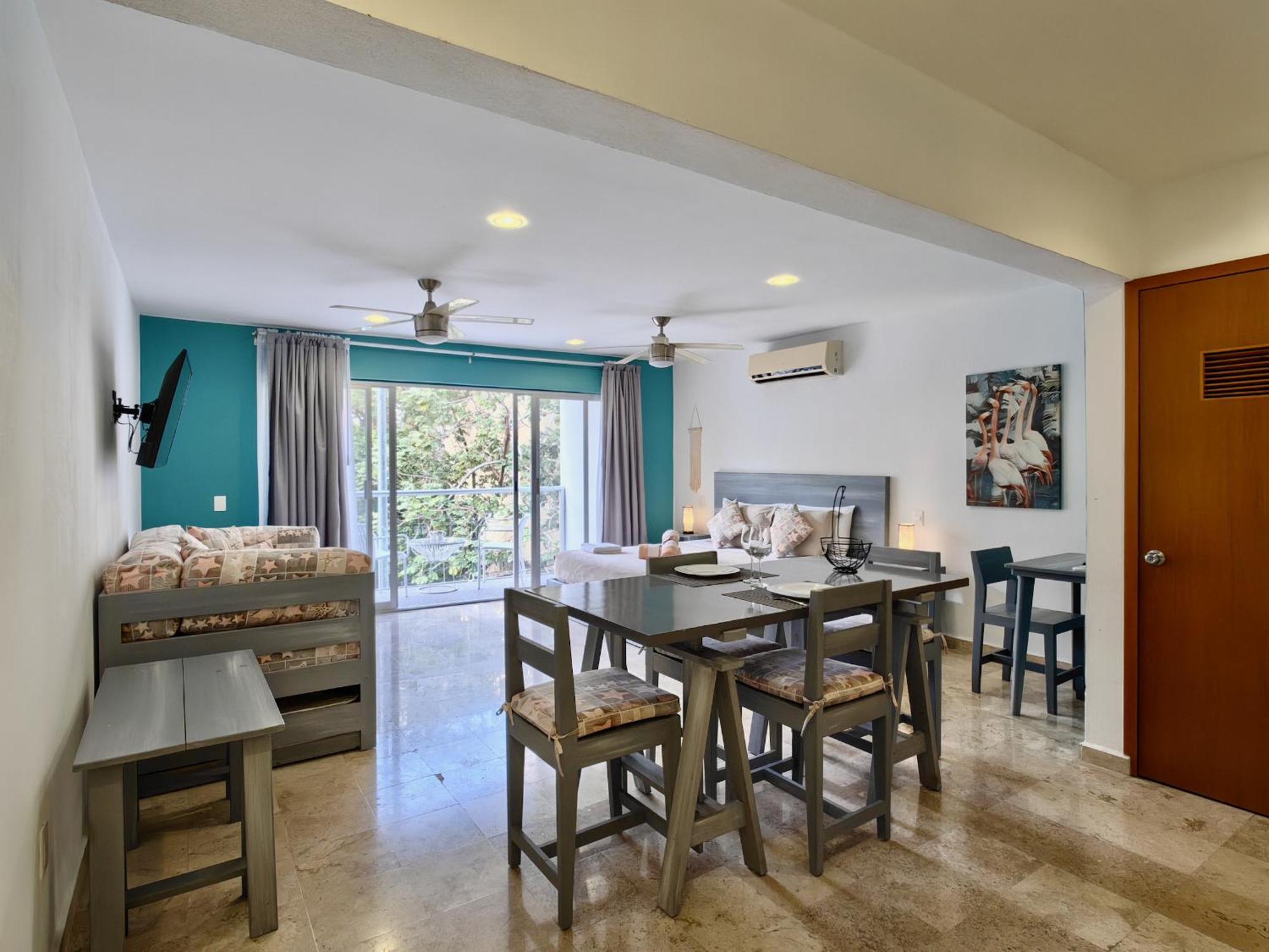 5th Coral By Bookking Guys * Playa del Carmen